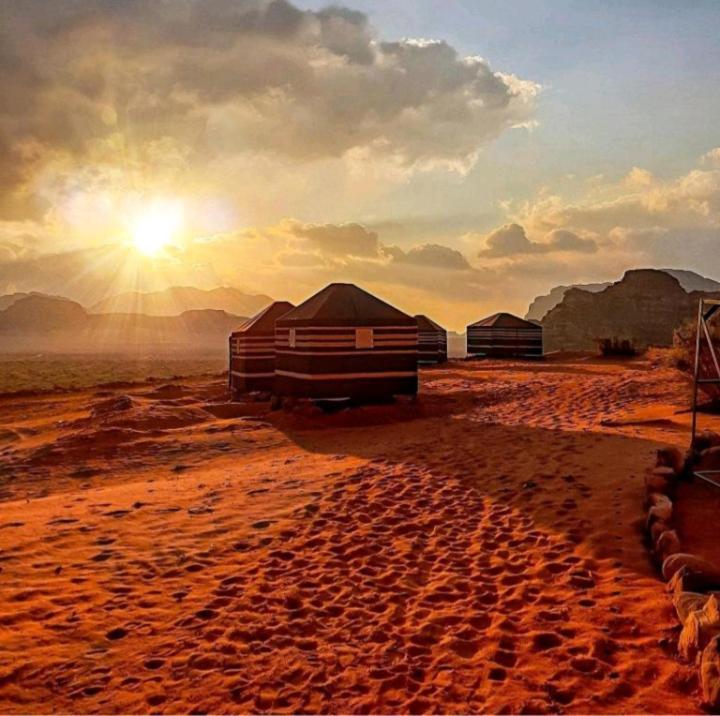 Moon City With Sunset Tour Ваді-Рам Екстер'єр фото